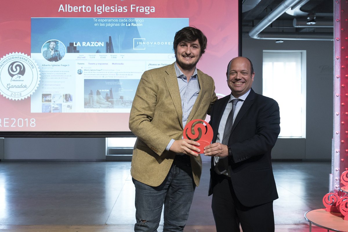 aestebank's tweet photo. Ayer tuve el placer de recoger en nombre de @aiglesiasfraga , redactor en @innovadores_inn (@larazon_es ), antiguo compañero de trabajo, asesor y, por encima de todo, amigo, su #PremioDeInternet a "Mejor Marca Personal en RRSS", en la categoría de "Comunicadores". ¡Felicidades! https://t.co/gBlx4LJ2ob
