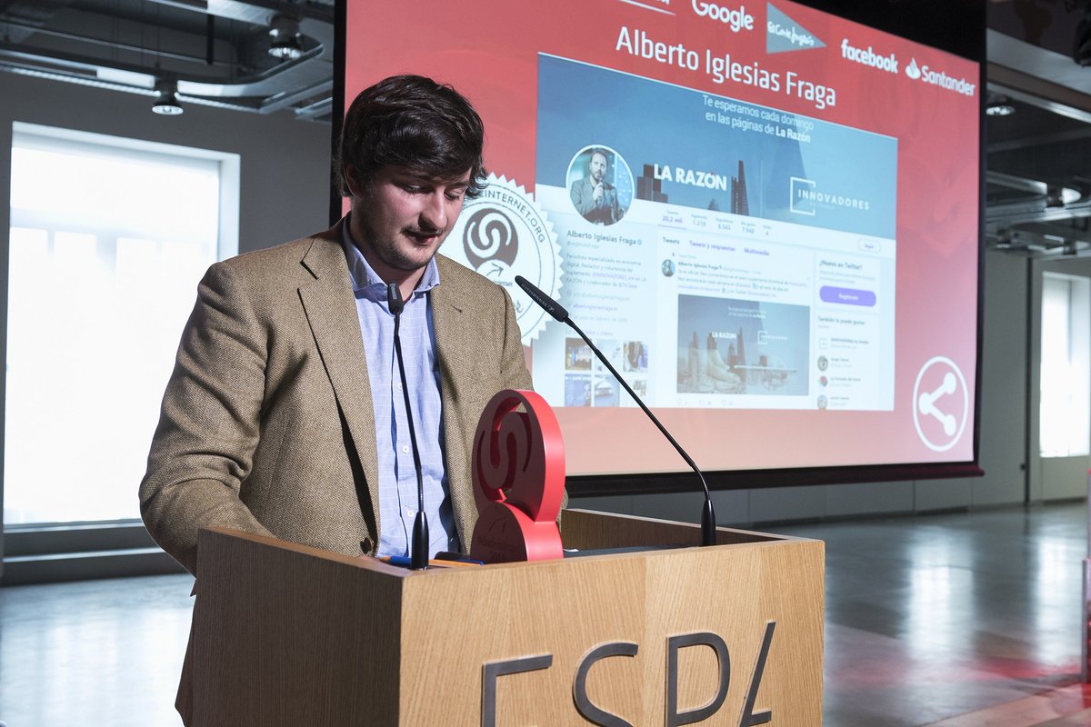 aestebank's tweet photo. Ayer tuve el placer de recoger en nombre de @aiglesiasfraga , redactor en @innovadores_inn (@larazon_es ), antiguo compañero de trabajo, asesor y, por encima de todo, amigo, su #PremioDeInternet a "Mejor Marca Personal en RRSS", en la categoría de "Comunicadores". ¡Felicidades! https://t.co/gBlx4LJ2ob