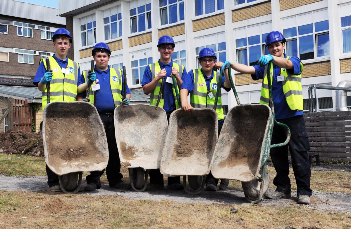 Only a few days left to get your entries in for Next Steps 2018. Up to six apprenticeships on offer and no experience necessary! Deadline is Monday, May 14 at 5pm. Fill out your application now!   goo.gl/sWvhF7