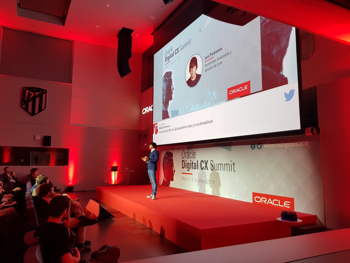 BeatrizHerencia's tweet image. ¿Puede empezar mejor el  #OracleDigitalCX18? Con @PiedrahitaLuis... inmejorable! Risas aseguradas. Gracias @oracle_es!!!