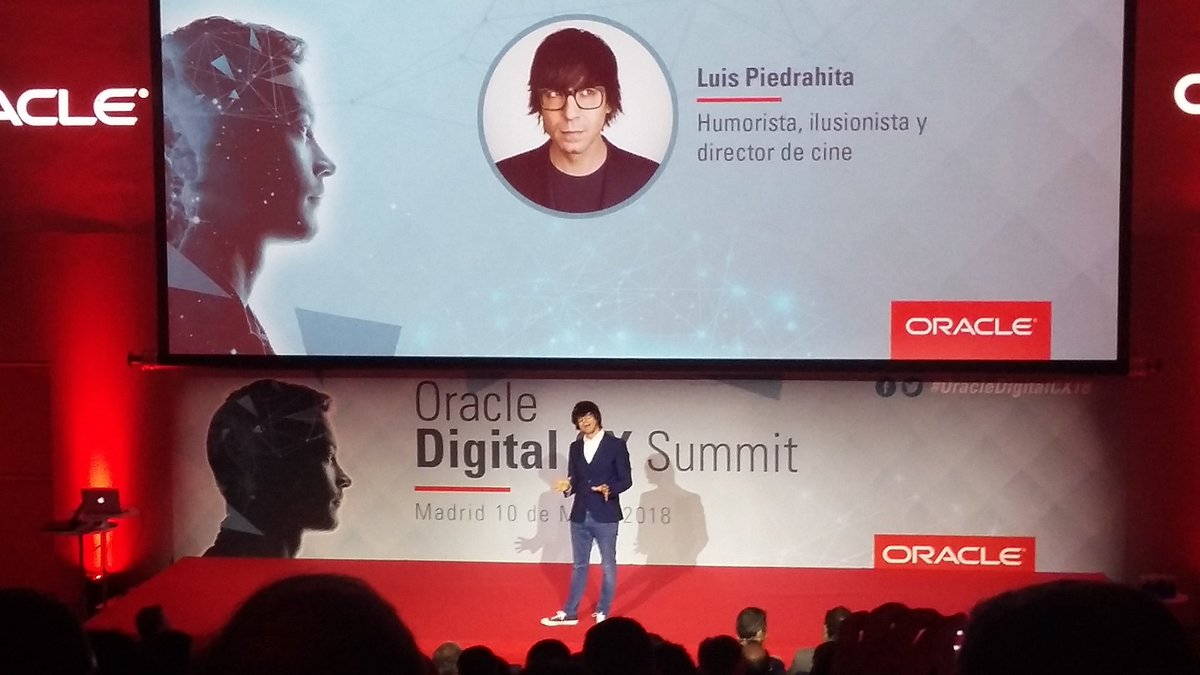 selfbite's tweet image. #OracleDigitalCX18 presentando el evento @PiedrahitaLuis en el #Wanda  @Metropolitano
