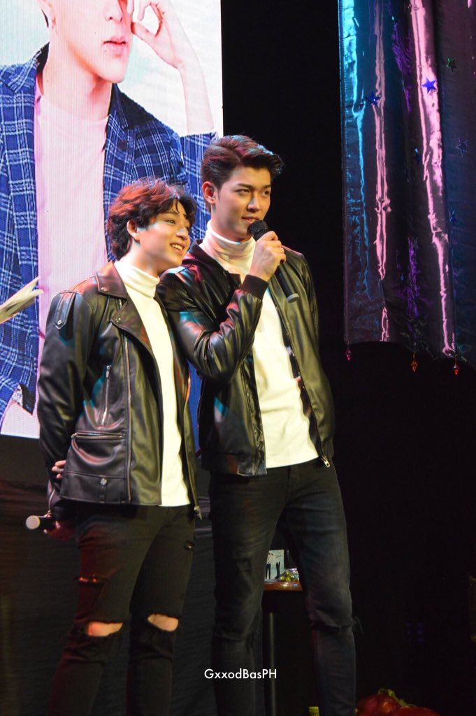 GxxodBasPH's tweet photo. Hold on to me, love 💖
#ก็อตบาส
#6MoonsOverManila https://t.co/0Sdewi1Ox9