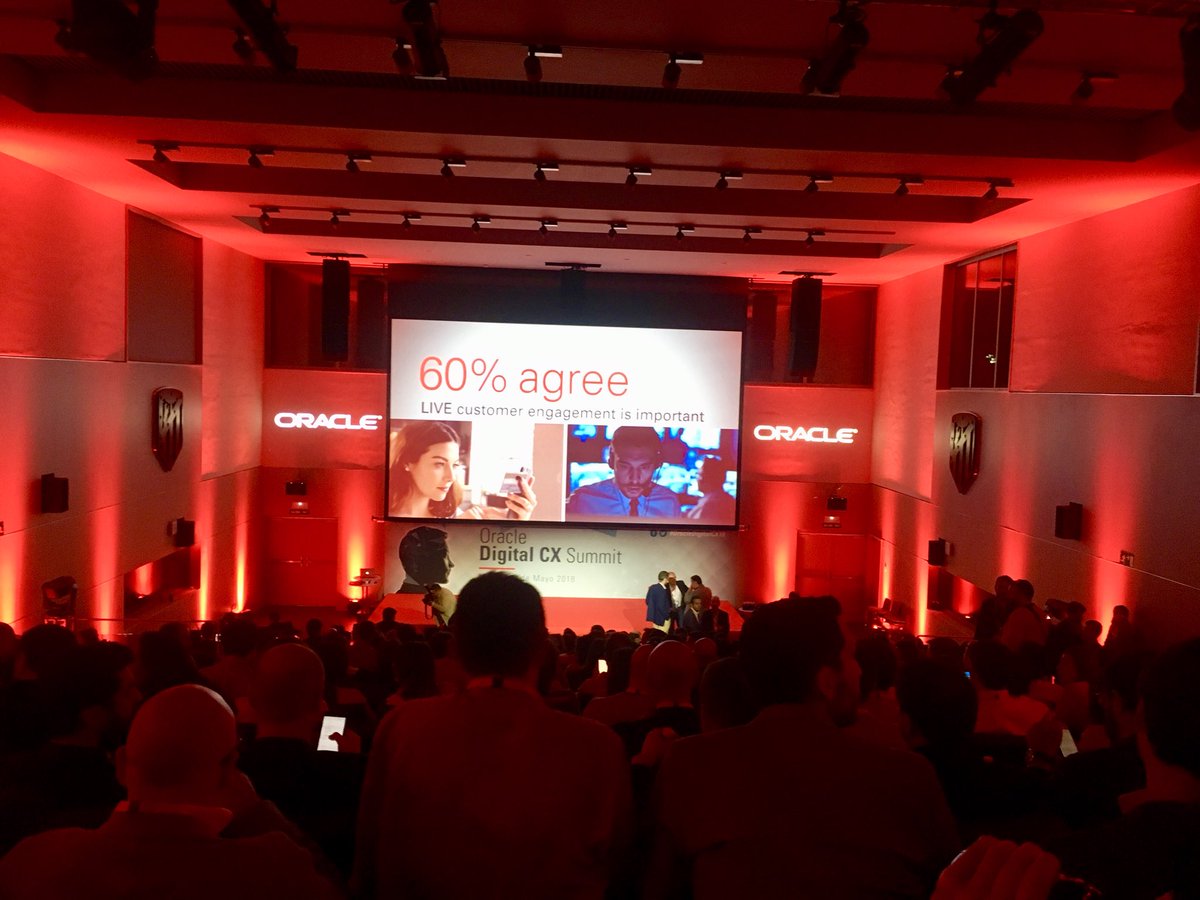 lmochales's tweet image. Comenzando el #OracleDigitalCX18 presentado por @PiedrahitaLuis
