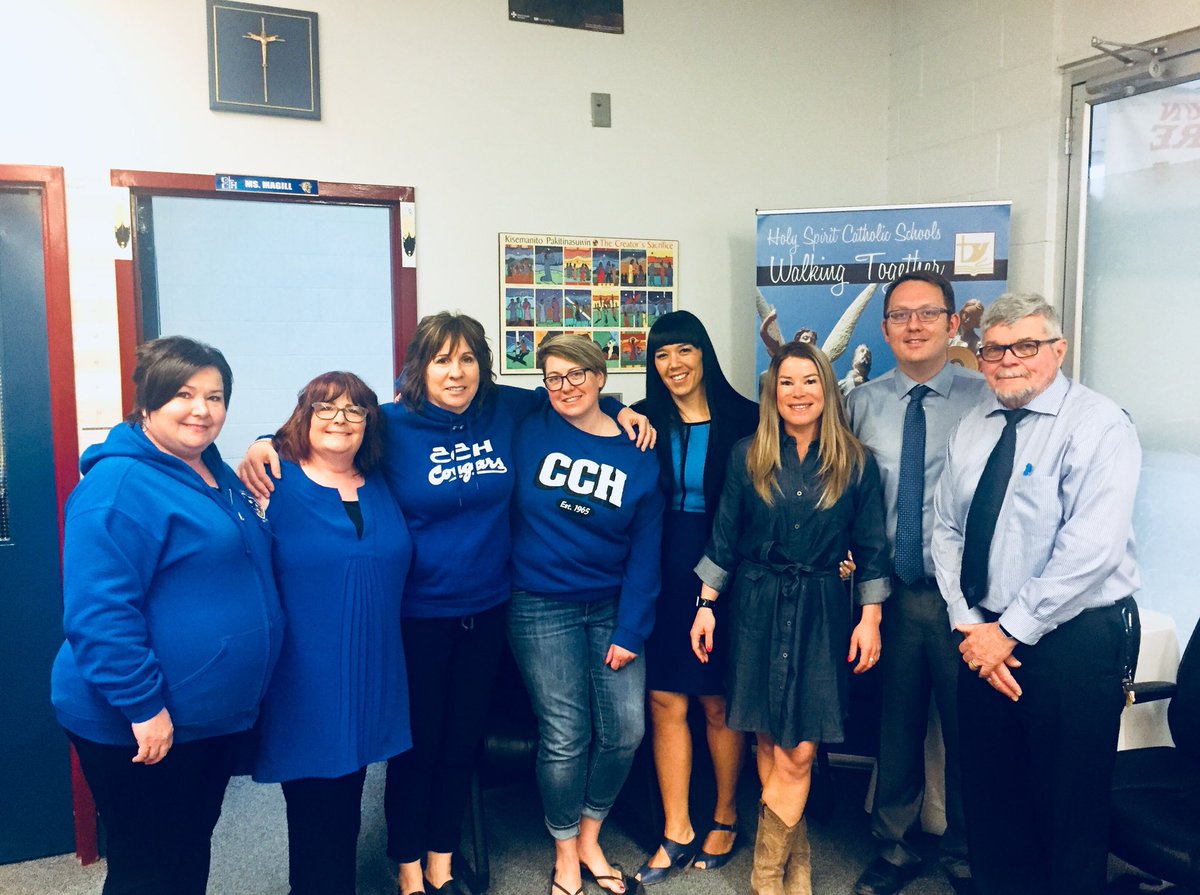 jopolec's tweet photo. #BlueForCatholicEd #hs4 Love our team! https://t.co/UwZ35QQbB3