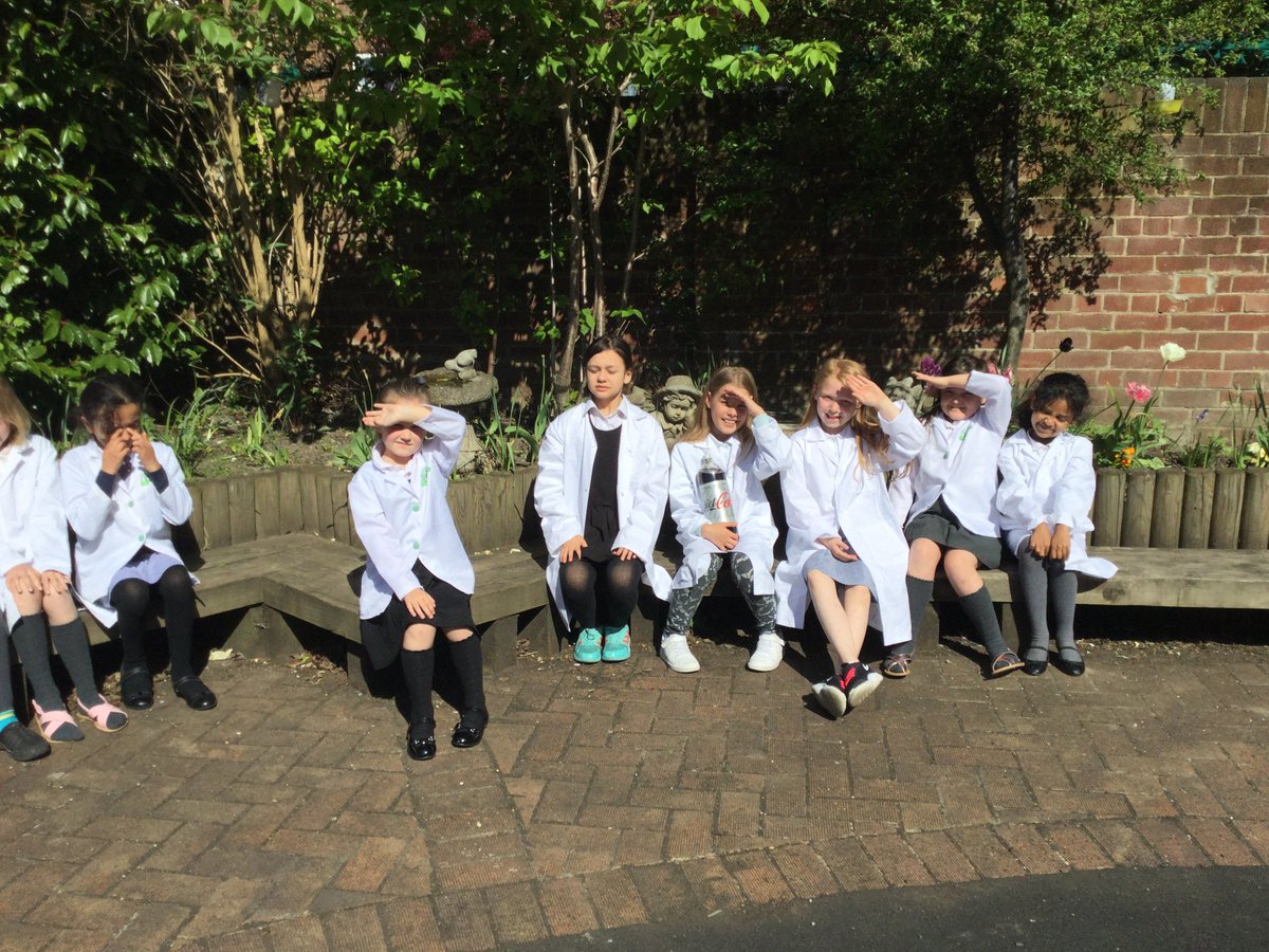 ChristchurchP's tweet photo. Science Club investigating pressure. #pressureforcearea https://t.co/CY5JlTjx7A