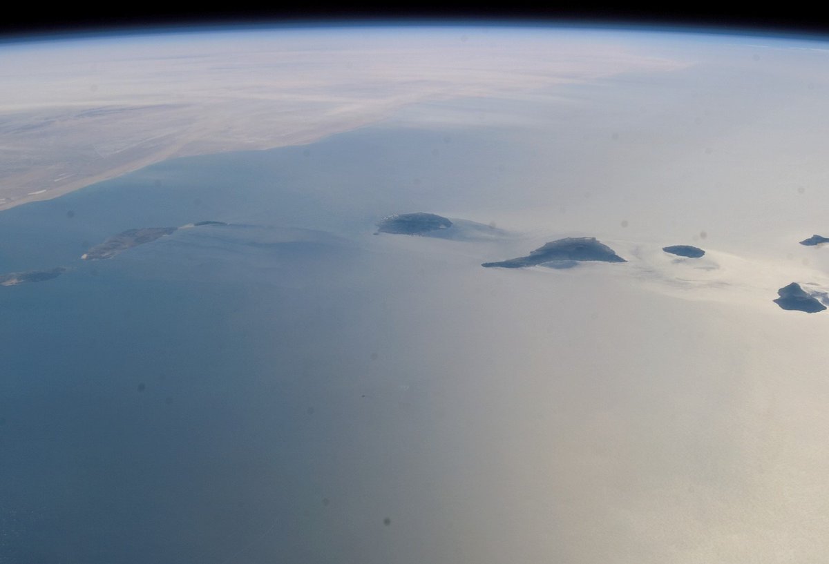 Great view of the entire chain of Canary Islands from the oldest to the youngest. Oceanic hot spot volcanoes #Fuerteventura #Lanzarote #GranCanaria #Tenerife #LaGomera #LaPalma and #ElHierro 🌅🌋🏝️ #NASA Photo ID: ISS014-E-10595 #nochedevolcanes #geology #space