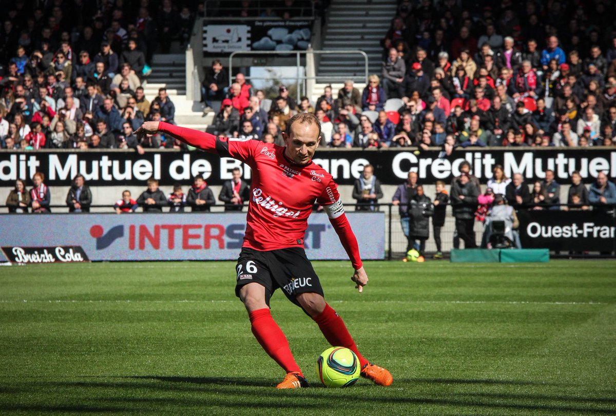 Potr_Tin's tweet photo. Une page importante de l'histoire d'@EAGuingamp va se refermer en cette fin de saison #MerciDiallo #MerciGiresse #MerciPereira #CDF2014 🏆#TeamEAG 🔴⚫️ #guingampaisajamais #trugarezmaddanholl https://t.co/jDtBDn7MkB