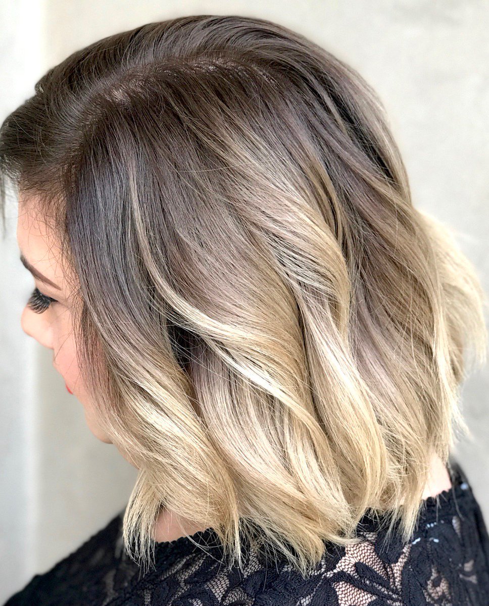 This beautifully blended balayage was created by @bytz0rtzi 😍 
#pmtseastbay #balayage #blendedhair #blondehair #naturalcolor #paulmitchell #cosmetologyschool