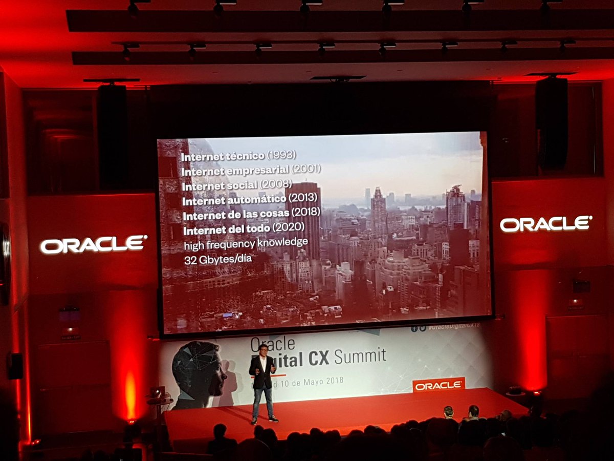 Juankipc's tweet image. En poco tiempo la publicidad para vender  un litro de leche se hará entre dos máquinas. #IOT #OracleDigitalCX18