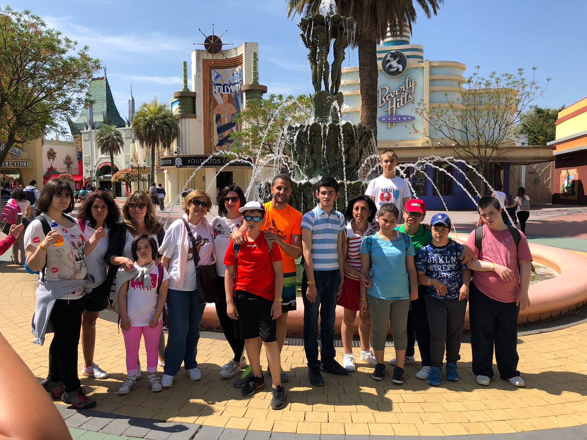 MadreEsperanz's tweet image. Disfrutamos de un maravilloso día en @ParqueWarner #excursionesmolonas #disfrutandoconloscompis