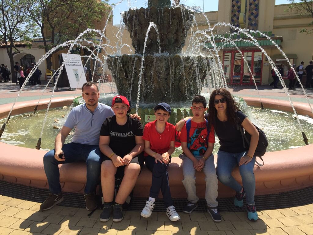 MadreEsperanz's tweet image. Disfrutamos de un maravilloso día en @ParqueWarner #excursionesmolonas #disfrutandoconloscompis