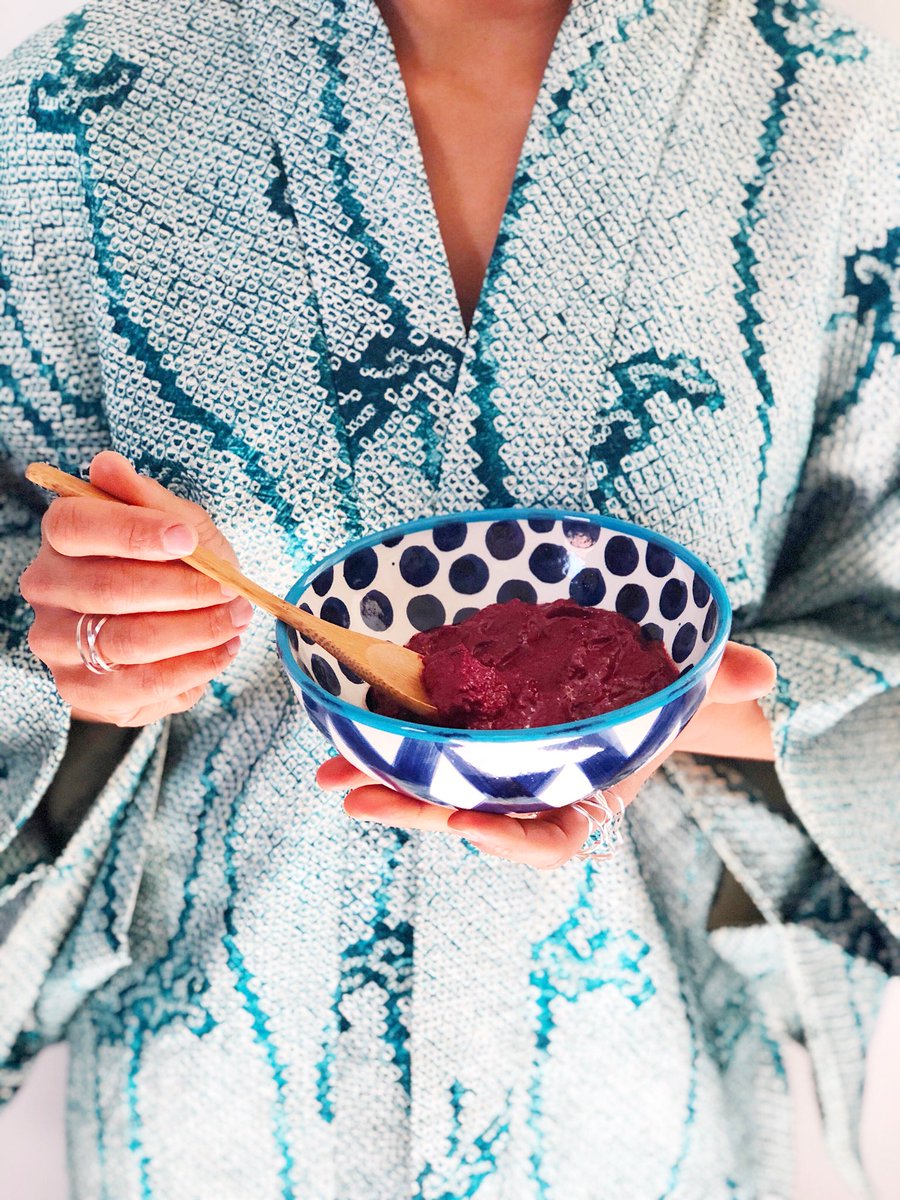 NikkiFITGlobal's tweet photo. Special thanks to Marie for all her creative juices and all the Love .  vegan snacks . Organic beats , coconut,sunflower butter , avocado . It is amazing . #GymRat #NikkiDFit #NikkiDFitProject #RawVegan #NikkiDFitRadio #RawVegan #Organic  #Success #Goals #pumped https://t.co/9U6ecXnU5M