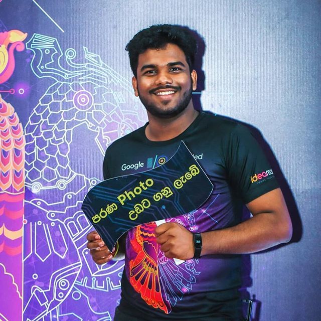 Rasikalink's tweet image. පරණ පෙටො උඩට ගනු ලැ⁣බේ 😂😂 #IO18Extended #IO18LK #rasikalink instagram.com/p/BimkNaugcm0/