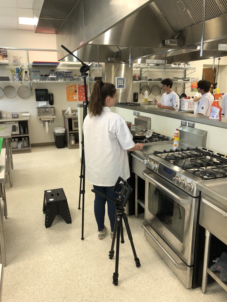 ShelbyMuha26's tweet photo. Just like the real thing! @tasty #foodvideos #culinaryprep2 #owlpower https://t.co/5DNsHqMhRE