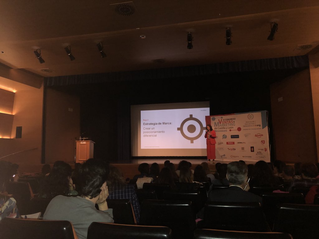 Iniciativasempr's tweet photo. @FutureBrand_Es en el II congreso de ventas y marketing de Castilla y León ,de la mano de su CEO Cristina #ventmark #valladolid #branding https://t.co/pnbZpbI4yw