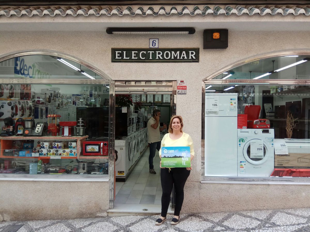 FAELinforma's tweet photo. Las #ECOtiendasFAEL @ServicostaSL #Fotolab #Electromar #MILARalmuñecar se unen a la campaña #DonaVidaAlPlaneta puesta en marcha por @RAEEAndalucia Acude a tu tienda más cercana (https://t.co/lXVTKIvXjI ) y #recicla tus residuos. @MedioAmbAND @FAMPcomunica https://t.co/yJWQW1SezK