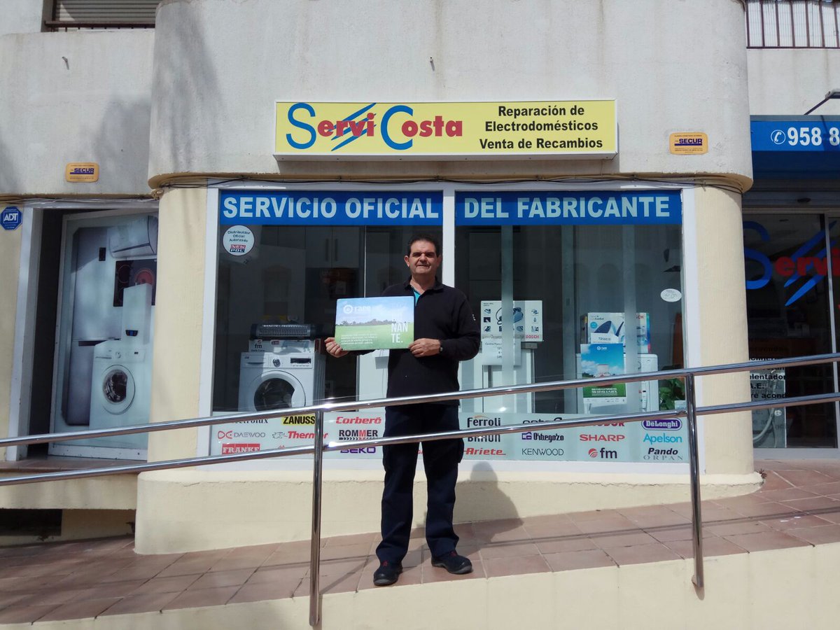 FAELinforma's tweet photo. Las #ECOtiendasFAEL @ServicostaSL #Fotolab #Electromar #MILARalmuñecar se unen a la campaña #DonaVidaAlPlaneta puesta en marcha por @RAEEAndalucia Acude a tu tienda más cercana (https://t.co/lXVTKIvXjI ) y #recicla tus residuos. @MedioAmbAND @FAMPcomunica https://t.co/yJWQW1SezK