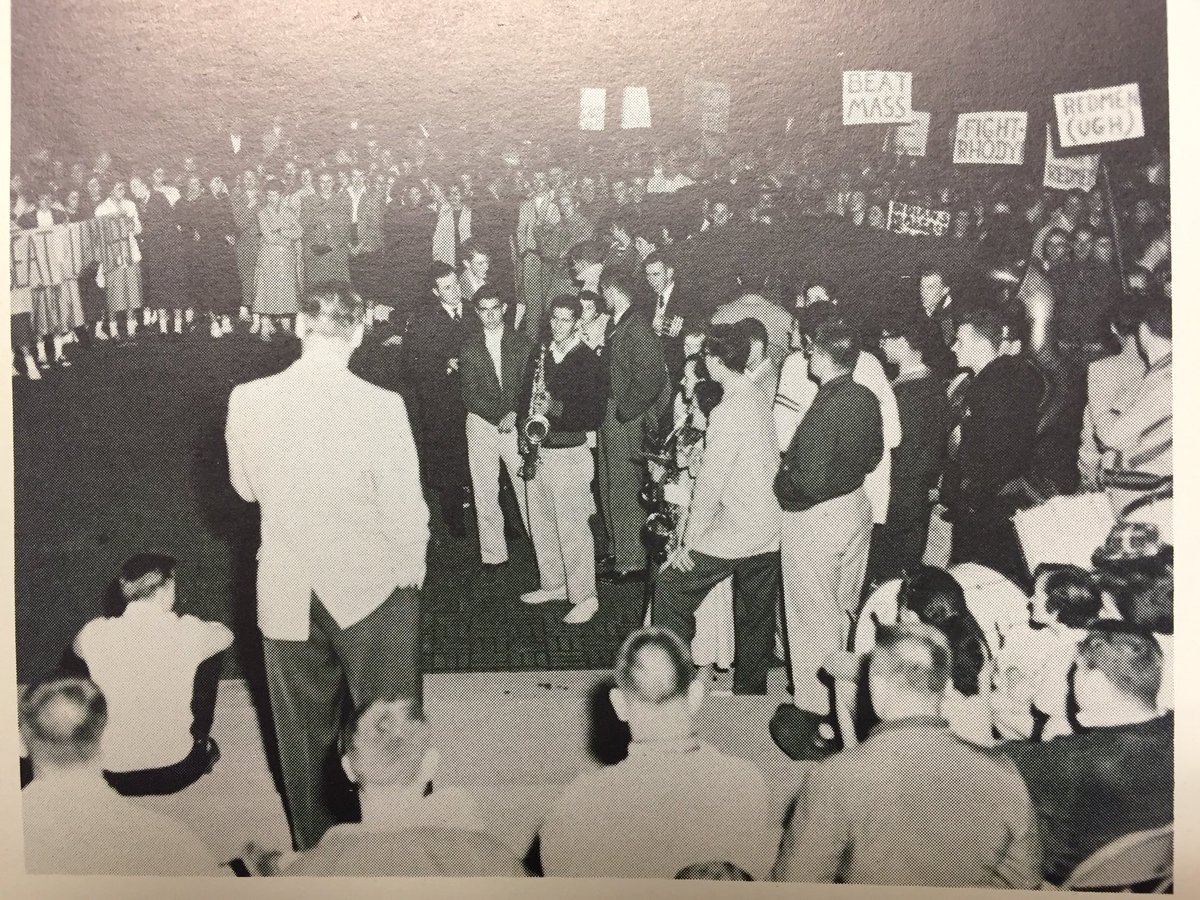 URI_MU's tweet photo. Throwing it back to #URI Class of 1958! For 60 years, their gift has been at the heart of so many student photos. On 5/20, #Rhody will be dressed and ready for more... #URI2018  #URI1958 #tbt 💙🐑🎓 https://t.co/de4Ruhv3vR