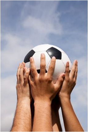 Jalkapallo-ottelu on loistava esimerkki siitä, miten pelaajien aivot toimivat kollektiivisesti.
Hyvä jalkapallojoukkue on kuin jazzbändi, jossa kaikkien osallistujien on oltava koko ajan tietoisia muiden toiminnasta.