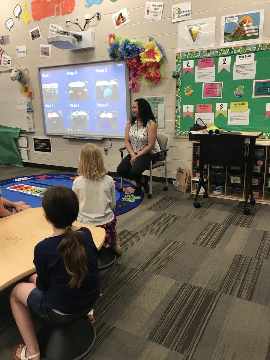 ms_jrodriguez's tweet photo. Today’s 3rd gr class had our very 1st guest reader. They were able to ask questions in Spanish and make connections to use of target Lang. #bvwl #WSEexplorers #engagecommunity @YoungLatinoKC @WSEmissholland https://t.co/wH659xuxmv