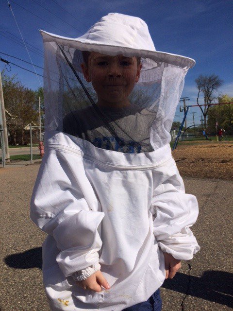 CHARGERSDE's tweet photo. More photos from the kindergarten beekeeper presentation. #WeRDC #DasselRocks https://t.co/XiwduA8nTB