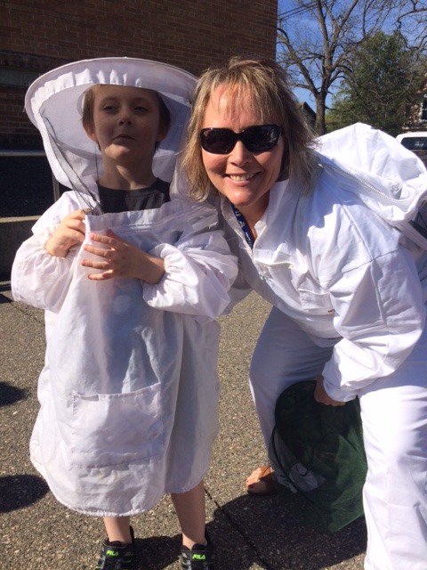 CHARGERSDE's tweet photo. What is the BUZZ around Dassel Elementary? Kindergarten got to learn all about Beekeeping from our Sue Cron.  Great Job to all involved. #WErDC #DasselRocks https://t.co/szfv3gz7LU