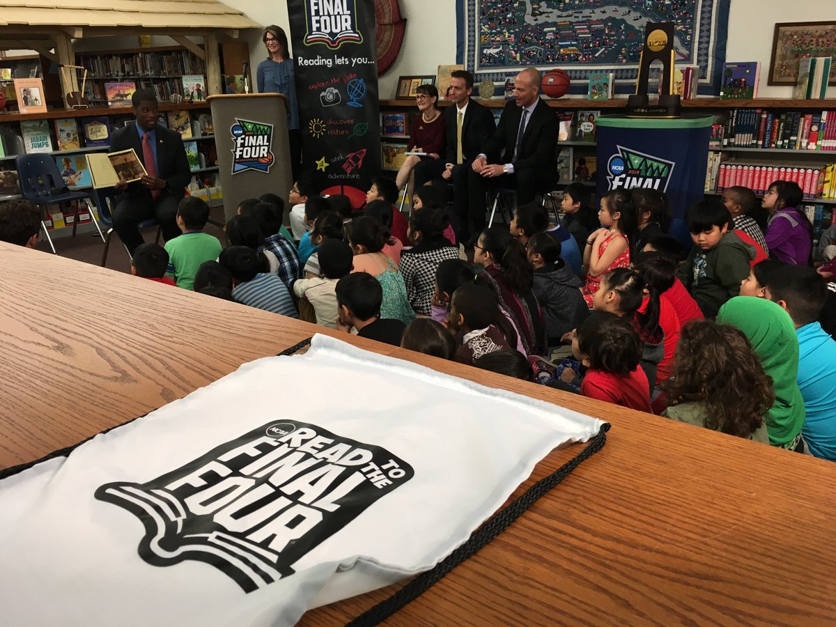 Mayor Frey, Mayor Carter Join NCAA and MLOC to Introduce "Read to the Final Four" Initiative at Phalen Lake Hmong Studies Magnet School.