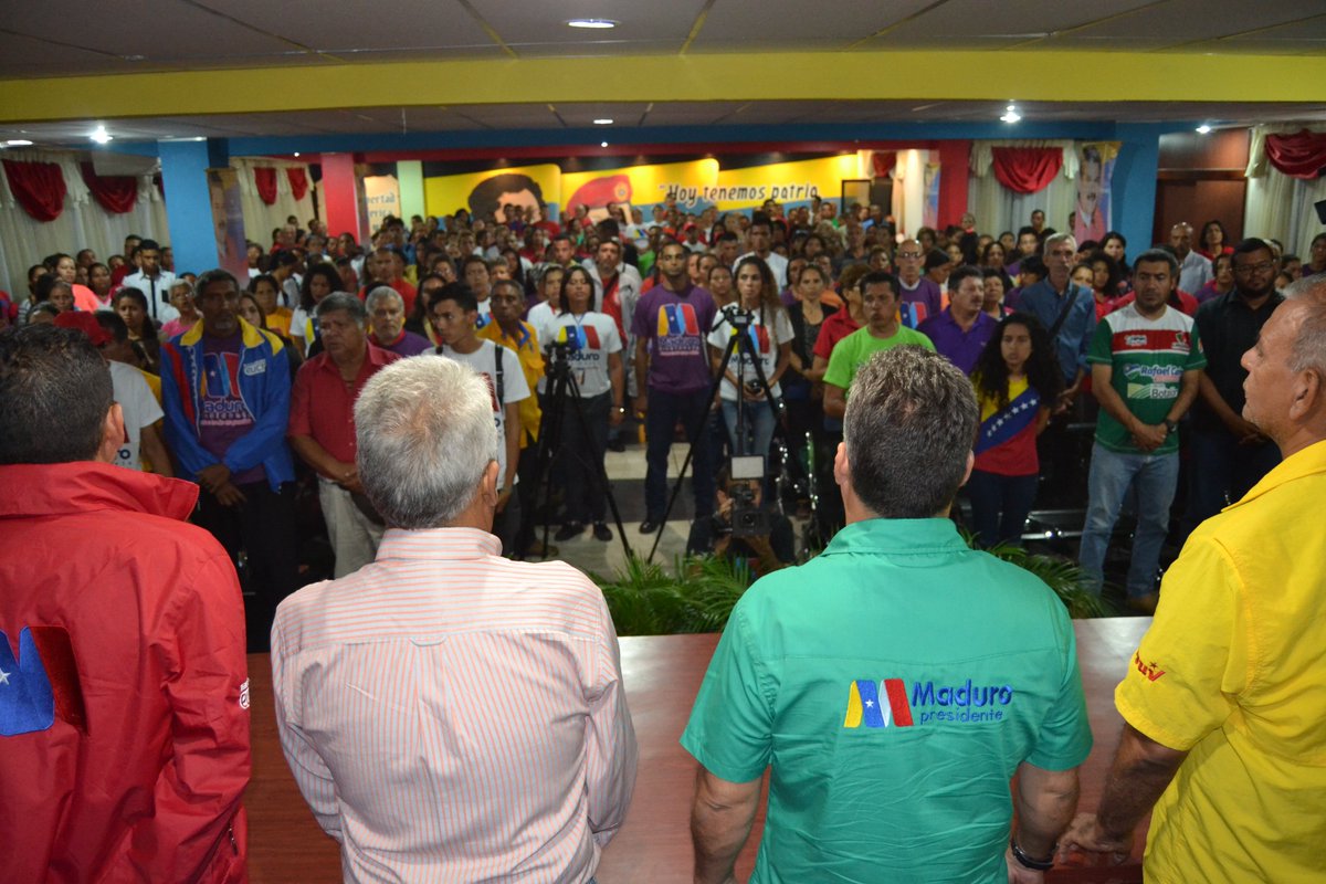 AlcaldeEfren's tweet photo. con gran participación se juramentó el día de ayer el comando de campaña Simón Bolívar "Concejales y Pueblo Legislador" https://t.co/3UWiczkbJC