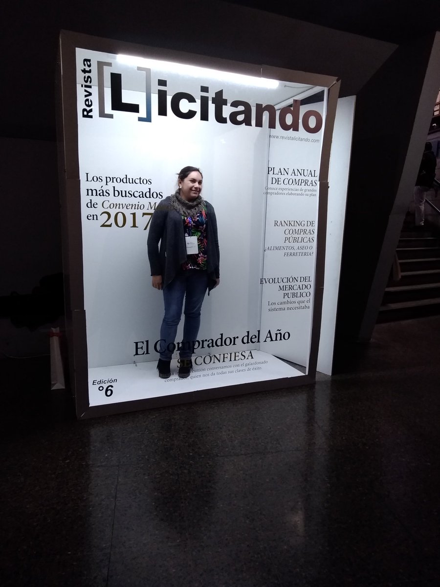 R_Licitando's tweet photo. ¿Ya te tomaste tu foto en la revista gigante de #Licitando en la @ExpoFemer? ¡Estarás participando por un increíble premio! 📷 | #expoFEMER https://t.co/oqRBFLzisA
