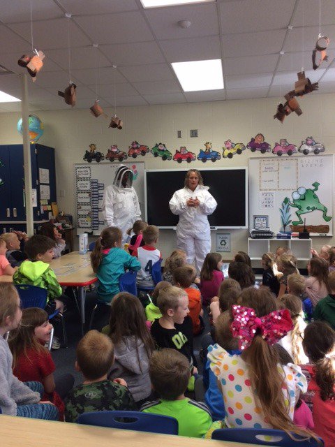 CHARGERSDE's tweet photo. More photos from the kindergarten beekeeper presentation. #WeRDC #DasselRocks https://t.co/XiwduA8nTB