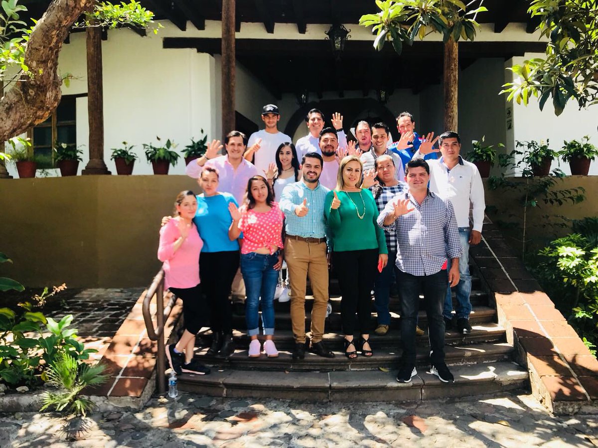 donjuanmachado's tweet photo. Feliz cumpleaños al mejor candidato para los jóvenes de Valle de Bravo y para  el sur del Edo mex. @cruz_roa
#RoaTeam @ValleDeBravoRT https://t.co/35Rj5Tpejo