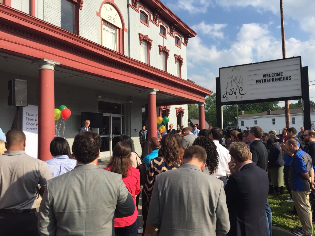 CEDkygov's tweet photo. Love City Inc Social Impact Incubator is open for business!! Great for the Portland community in Louisville! https://t.co/Ch8slrBQx4 #YouCanDoItInKy #StartupWeekInKy #StartupWeek #WeAreKy #ThinkKentucky #InnovativeInKy #KyInnovation @lovecityinc @brianmefford @JasonRainey https://t.co/ePICVjjfHS