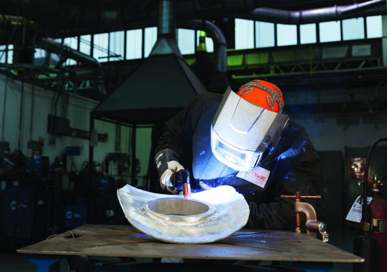 The techniques and best practices for #welding aluminum are very different than those for #welding steel. Here are some common challenges with aluminum welding and how to address them: ow.ly/bhyG30jVSda