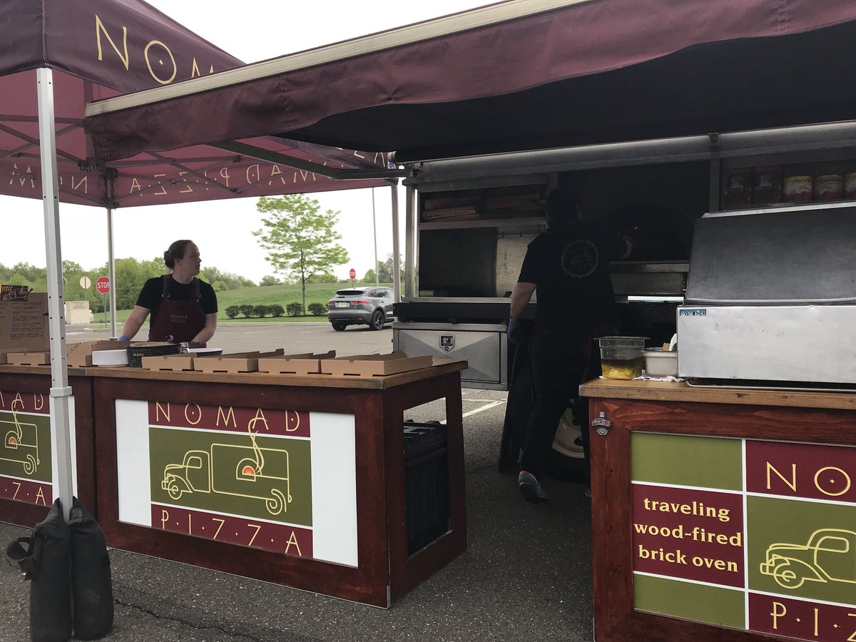 amandafromafar's tweet photo. Food truck season is back! 🍕 @NomadPizza @SmarterTravelHQ https://t.co/OKR5fRlN2T