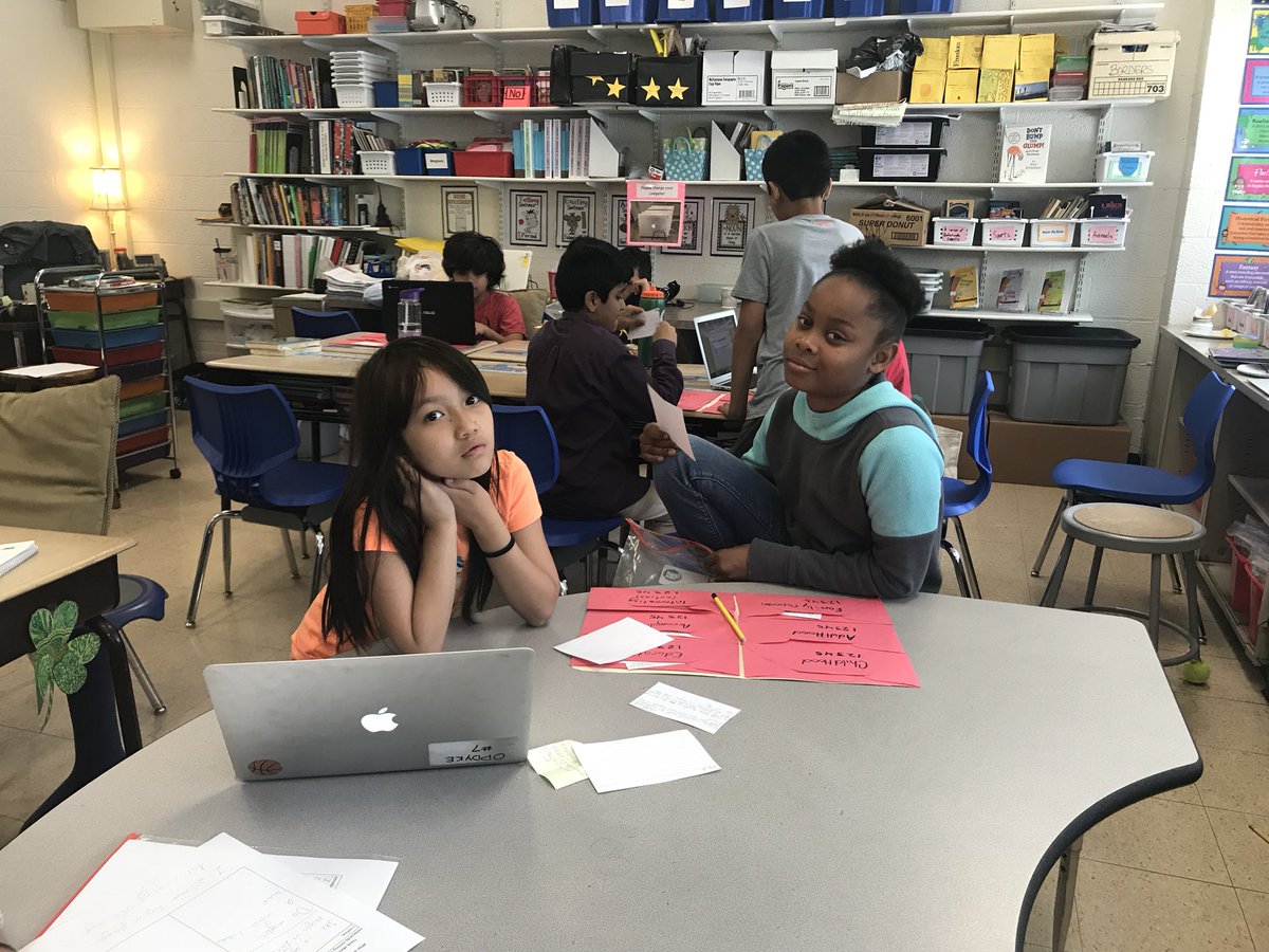 pulcianisclass's tweet photo. 5th graders mentoring 4th graders! Time to get those biographies ready!! #weare44 #madison44 @mrsopdykesclass https://t.co/r8UvYJDWLE