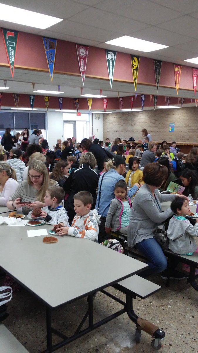 wilsonmtsd's tweet photo. The building was buzzing this morning!  Thanks to all who participating in Muffins with Mom and the 1-day Book Fair! https://t.co/oQlPmyzG7w