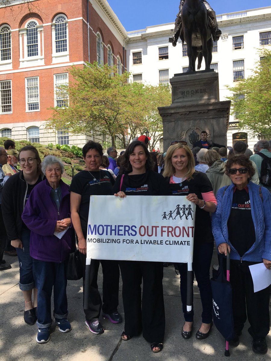 CamargoCortes's tweet photo. Dear @SpeakerDeLeo, @MothersOutFront from Winthrop and all MA are here to ask for 3% RPS increase for a #cleanenergy future for our kids https://t.co/GeuTOKX5XR