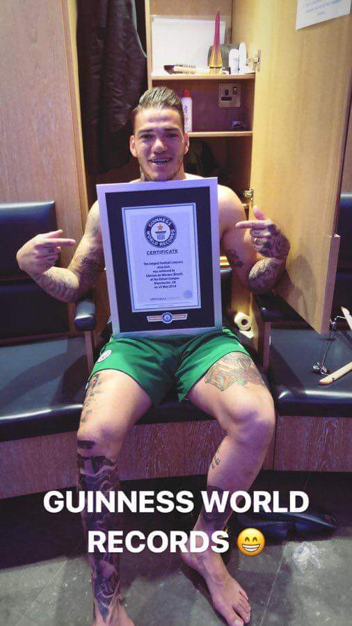 TheCitizensBR's tweet photo. O nosso goleirão Ederson entrou para o livro dos recordes (Guiness Book) pelo tiro de meta mais longo de todos 75,3 metros. https://t.co/rukohp8TfJ