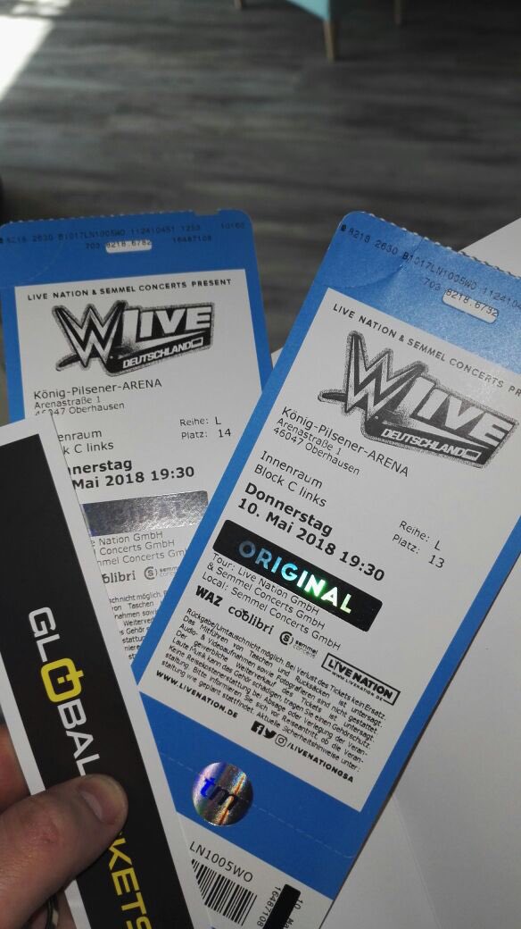 KrissyFox11's tweet photo. Auf nach Oberhausen zum WWE #wwe #wrestling #wwesuperstars https://t.co/194BcNhOp0