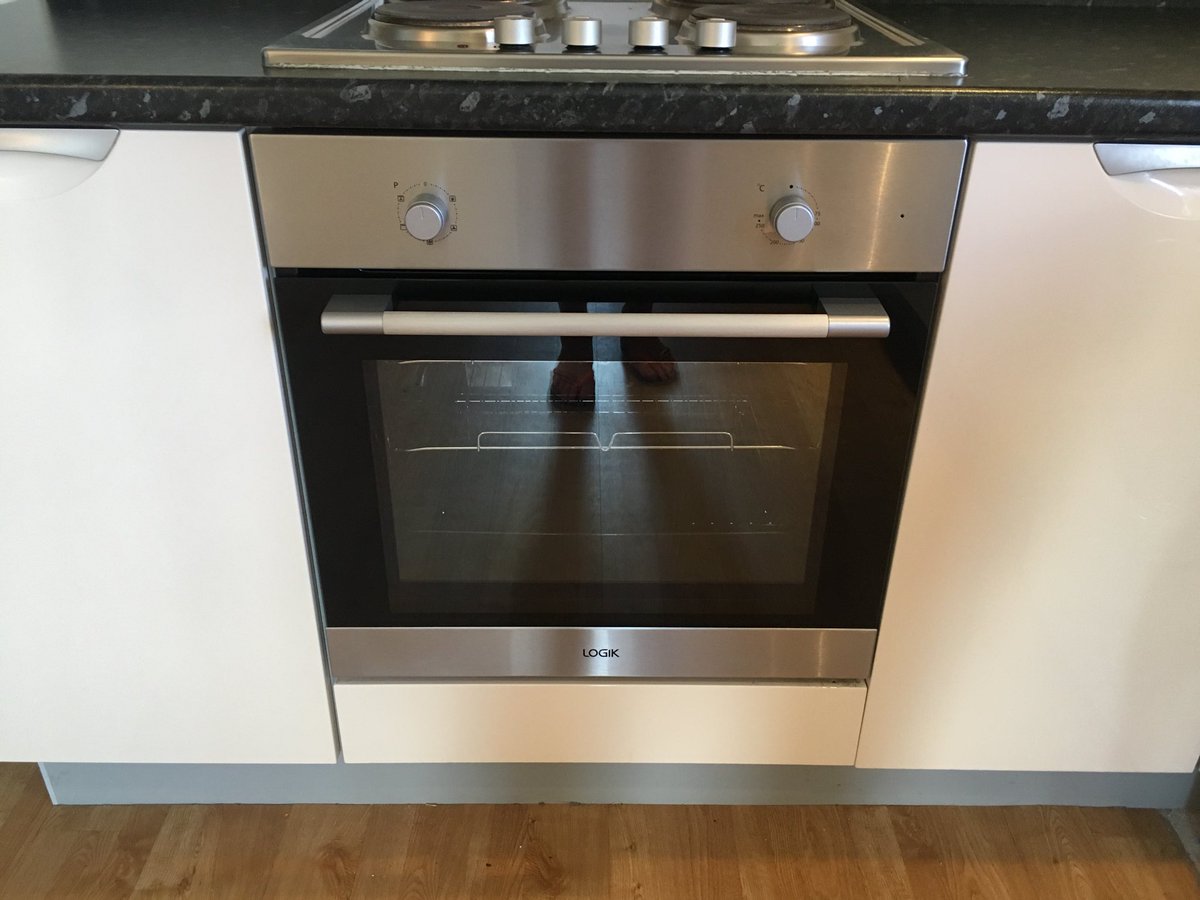 jwebster777's tweet photo. Can’t recommend the guys @XGreenclean enough for bringing this place back to life ready for a new Tennant on Monday https://t.co/D31dQbjWIW