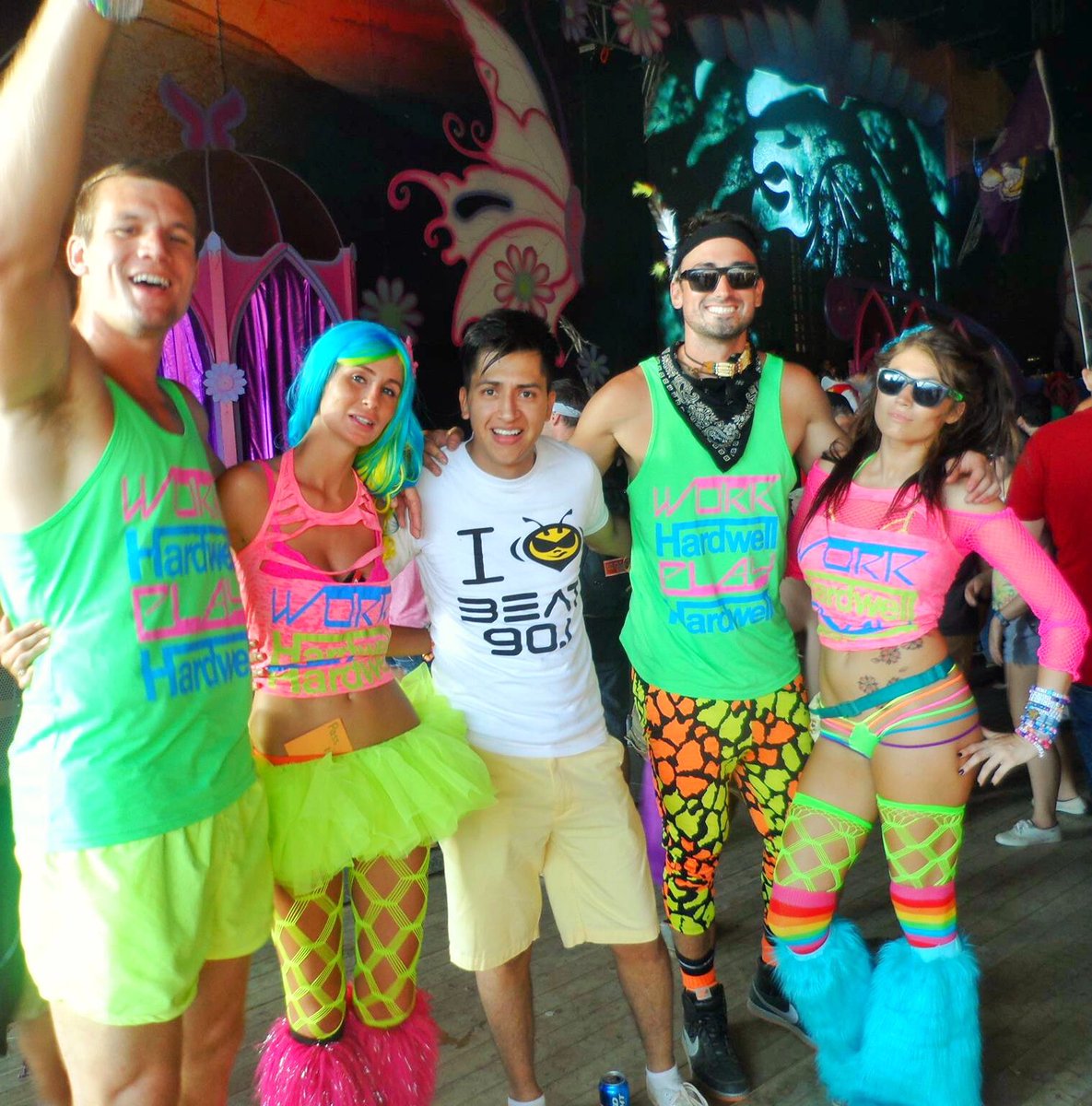 tony_escobar's tweet photo. Alguna vez también me sentí una “Madrecita” 😂 #TBT #Atlanta #EDM #Tomorroworld #tomorrowland #Music #festival https://t.co/Q0PhfljnSO