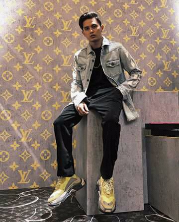 RecordsCMM's tweet photo. 25k retweets for @tellemjaye?

 #JamesReidLivingTheLifeAt25 https://t.co/dCj7yr2Zl8