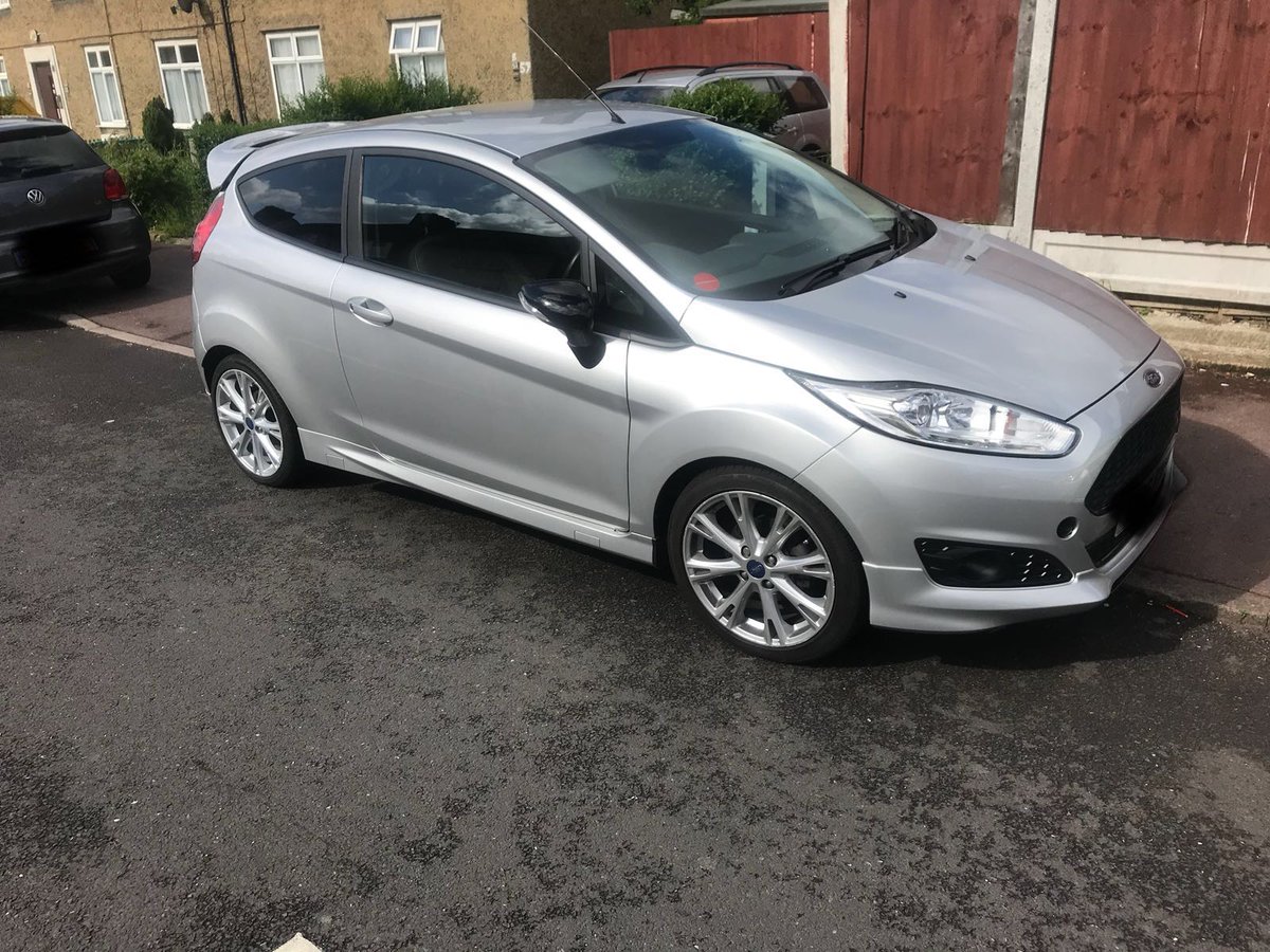 MPSBarkDag's tweet photo. Great work by #KGTeamD officers this morning in finding 5 stolen cloned vehicles across the borough. Thanks also to members of public for their vigilance and assistance! #topjob #teamwork https://t.co/mQCKLORyE4