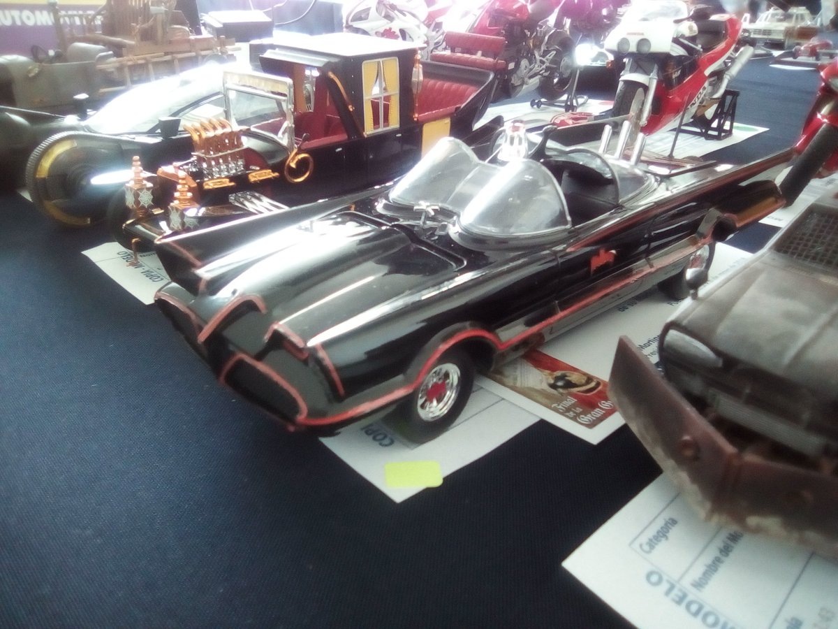 modelo a escala del Batimovil de los 60s, un Mercury Futura 1958, esto y mas se vivio en la XXIII  expo modelismo en Puebla