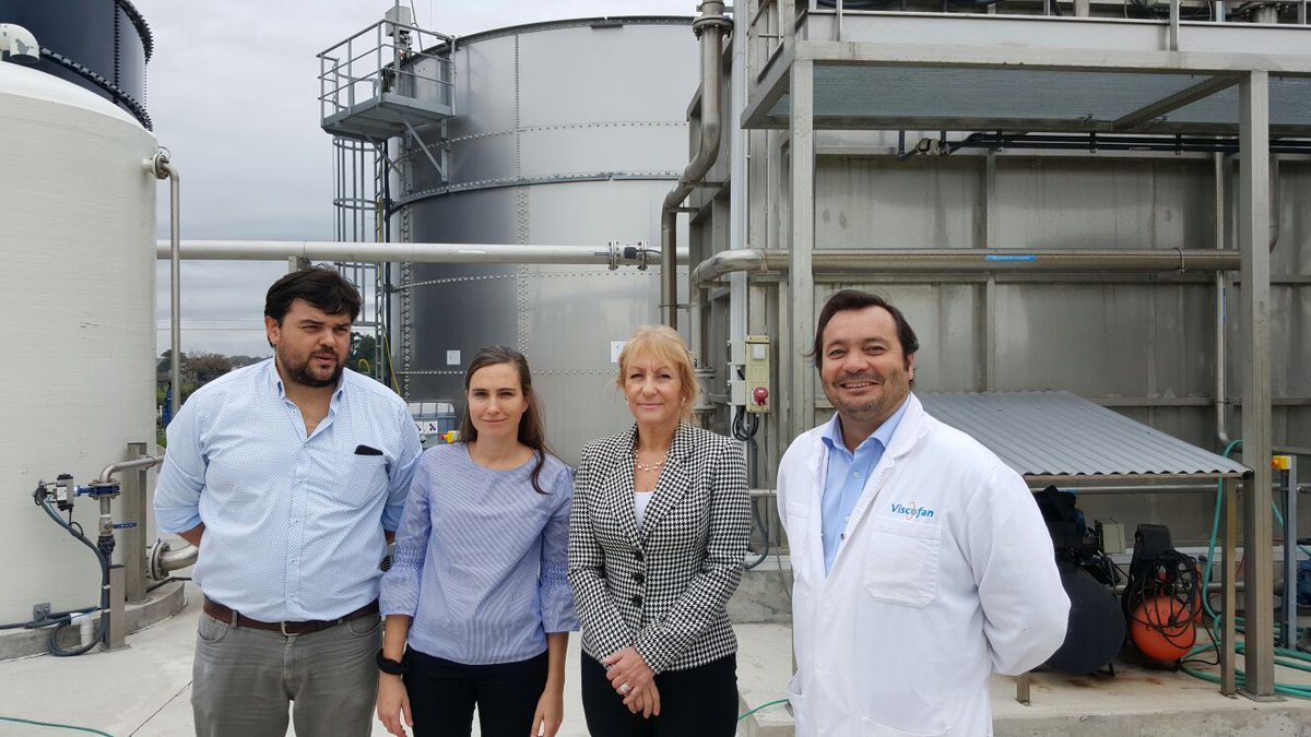 MIEM_Uruguay's tweet photo. La empresa #Viscofan explicó a la ministra Cosse que eligió a #Uruguay por su materia prima, su estatus sanitario y su estabilidad. Trabaja con curtiembres uruguayas y emplea a 112 personas. Apuesta a la I+D y la sustentabilidad, por lo posee una moderna planta para tratar aguas. https://t.co/1NpBHJYlD6