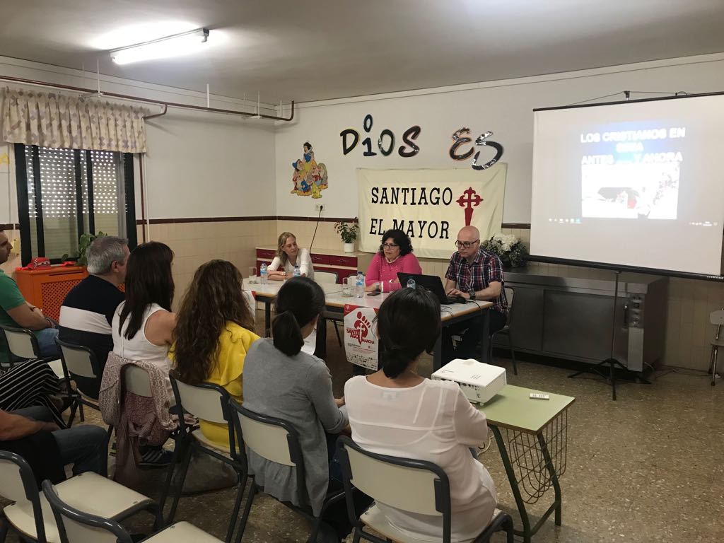 <a href="/caritasto/">Cáritas  Toledo</a> cuenta con un programa de Ayuda a Cristianos Perseguidos en Siria sumando esfuerzos a la actuación de <a href="/AyudaIglesNeces/">Ayuda a la Iglesia Necesitada</a> . Todos somos hermanos. Gracias a  <a href="/ColegioSEM/">Colegio Santiago el Mayor</a> por ayudar a dar a conocer cómo son perseguidos los cristianos en Siria.