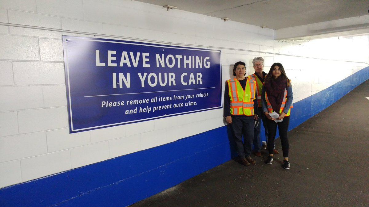 skinnyonsafety's tweet image. Theft from 🚗🚐🚙 is ⬆ right now in Vancouver. #volunteers from @WECHCPC &amp;amp; @granvillecpc are helping @VancouverPD remind drivers not to leave any valuables unattended for any length of time. #stopautocrime