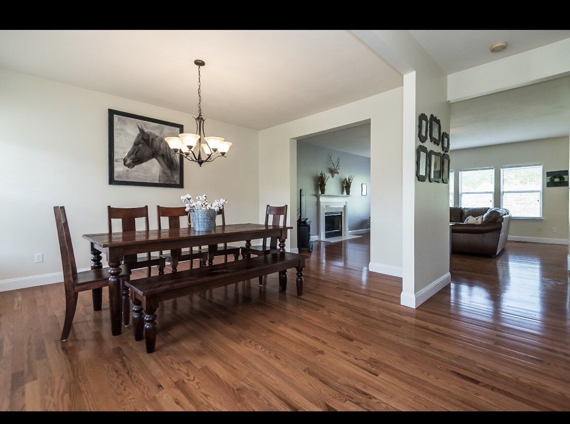 TheScauzzoGroup's tweet photo. New Listing in Regency Woods in Imperial. Beautiful &amp; Inviting 2-story home exudes 3,000+ sq ft living space, it has it all. You will fall in love with the stunning newer hardwood floors throughout the main floor and ample natural sun light.  #stl #imperialmo #jeffcounty #stlouis https://t.co/DISAE1PtTO