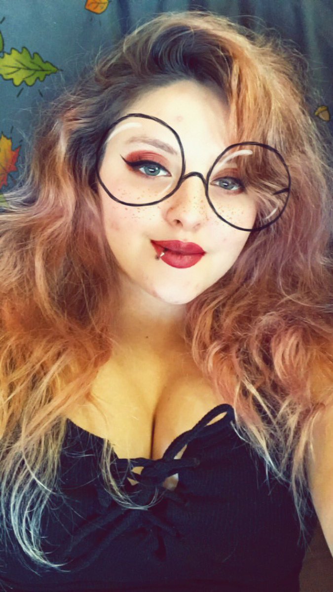 Clary_Angel_'s tweet photo. ✵Welp! I kept seeing everyone on my TL doing a #FaceReveal !! So here is mine!💗 https://t.co/T4tKL7vqrH