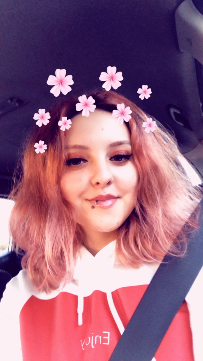 Clary_Angel_'s tweet photo. ✵Welp! I kept seeing everyone on my TL doing a #FaceReveal !! So here is mine!💗 https://t.co/T4tKL7vqrH